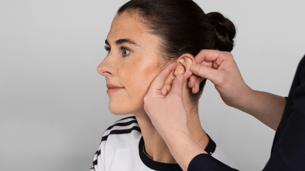 Adjusting ear impression tray