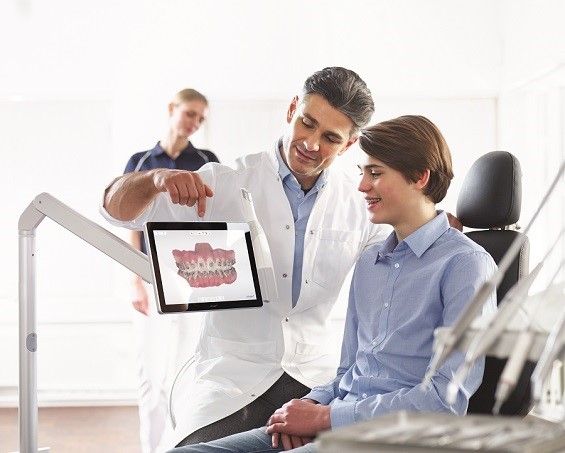 the use of 3Shape software in dental clinic